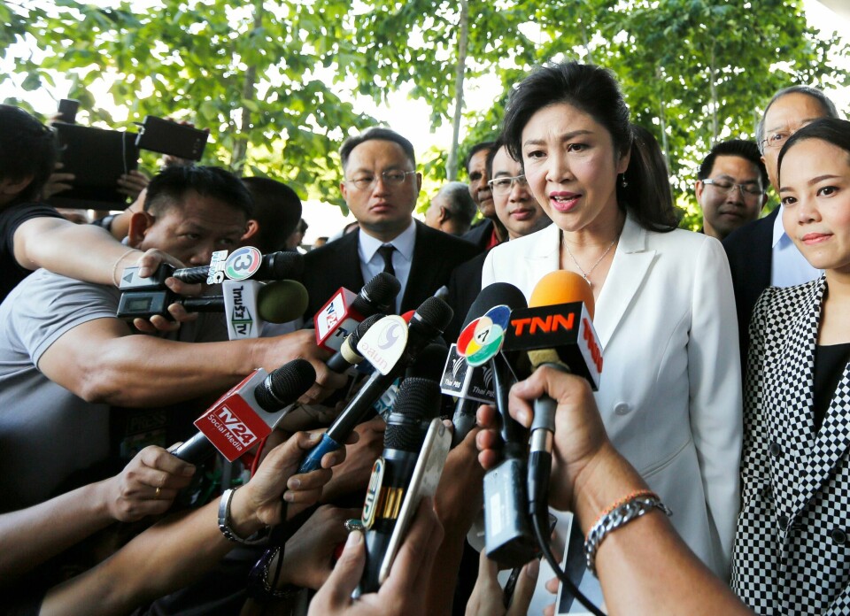 ETTERLYST: Yingluck Shinawatra er etterlyst. Den tidligere statsministeren i Thailand skulle få dommen. Her snakker hun med pressen under rettssaken.