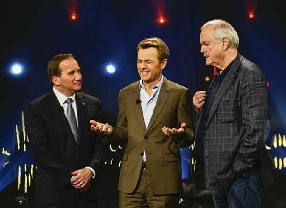 PROGRAM: TV-programmet «Skavlan» er tilbake. Her har Fredrik Skavlan besøk av Sveriges statsminister Stefan Løfven. Komikeren John Cleese er også med.