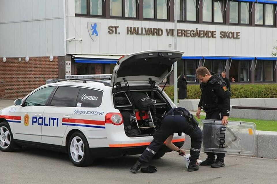 SKADD: En 16 år gammel jente er alvorlig skadd etter at hun ble stukket med kniv. Det skjedde i klasserommet på skolen hun går på.