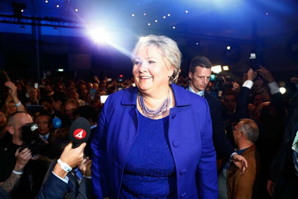 SMILER: Erna Solberg kan feire seier til regjeringen og støttepartiene. De får flertall på Stortinget.