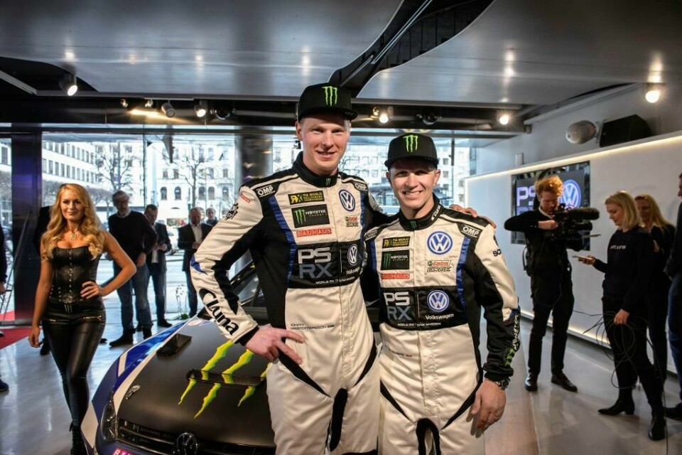 LAG: Svenske Johan Kristoffersson (til venstre) og norske Petter Solberg gjør det godt i VM i rallycross. De kjører for laget PSRX Volkswagen Sweden.
