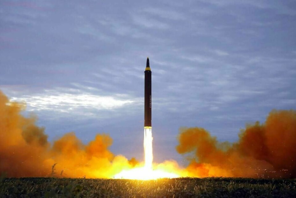 RAKETT: Bildet viser en av Nord-Koreas raketter. Denne ble skutt opp i slutten av august.