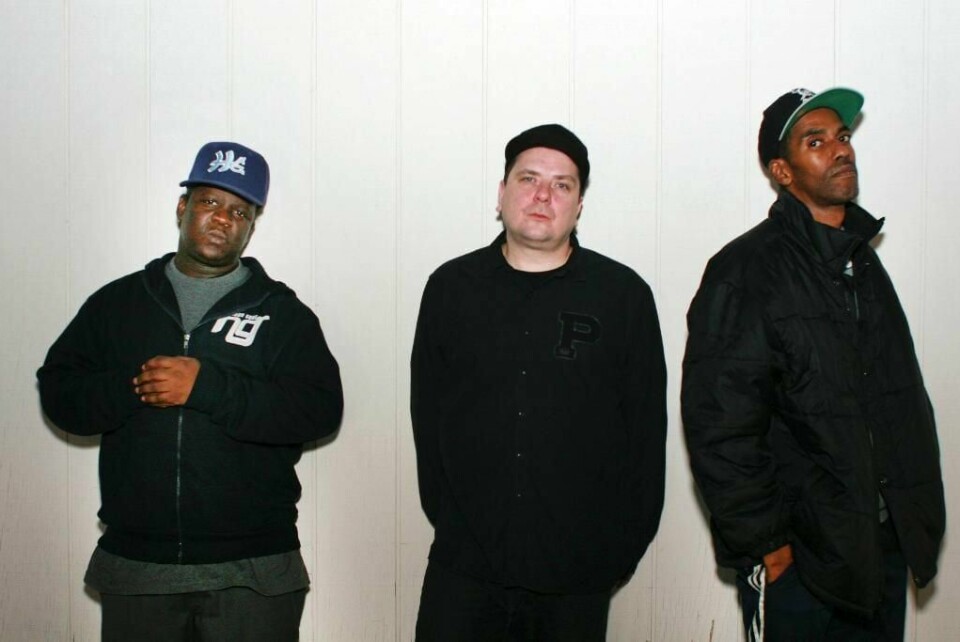 BOK: Jørgen Nordeng har skrevet bok om rap og heltene sine. Her er artisten sammen med hiphopere i South Central Cartel.