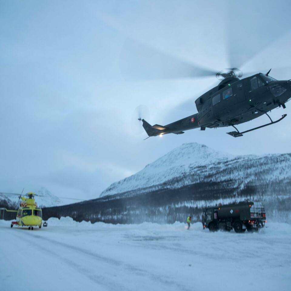 LETING: Fire personer er fortsatt savnet i Tamokdalen i Troms. Tirsdag ble letingen hindret på grunn av dårlig vær.