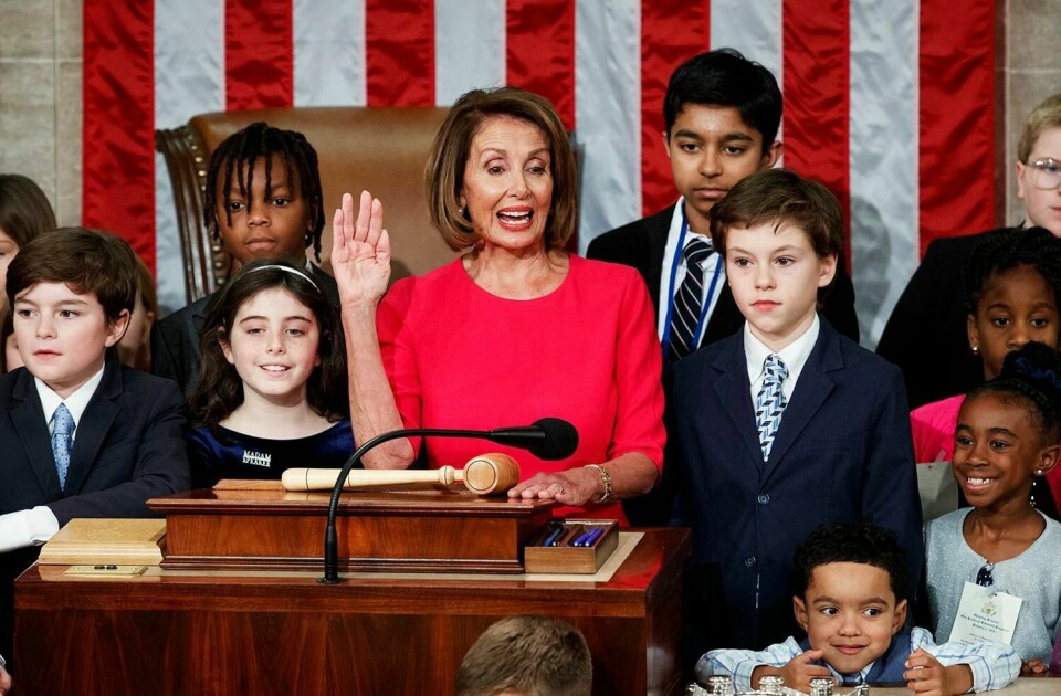 VALGT: Nancy Pelosi er valgt til leder av Representantenes hus. Det skjer for andre gang. Her er hun omgitt av barnebarna sine.