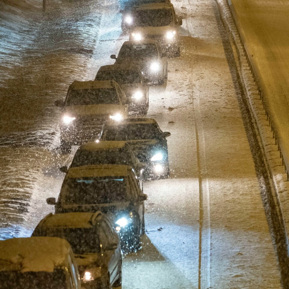 SNØKAOS: Mye snø og vind har skapt problemer mange steder i Norge. I Lofoten er mange veier stengt.
