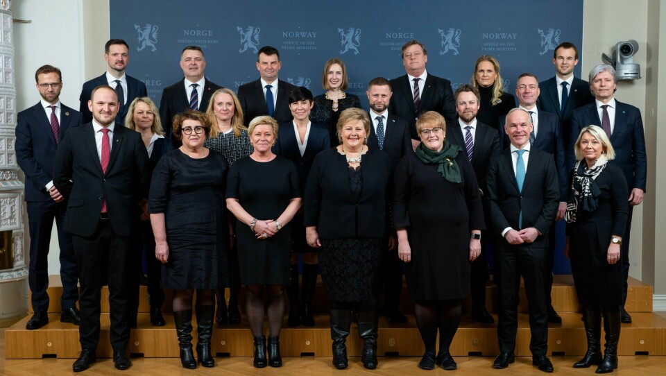 NYE: Flere statsråder er nye i regjeringen. Dag Inge Ulstein (bakerst til venstre) er utviklingsminister. Nikolai Astrup (til venstre) blir digitaliserings-minister. Olaug V. Bollestad (framme nummer to fra venstre) blir landbruks- og matminister. Ingvil Smines Tybring-Gjedde (bak nummer to fra høyre) blir samfunnssikkerhets-minister. Kjell Ingolf Ropstad (bakerst til høyre) blir barne- og familieminister.