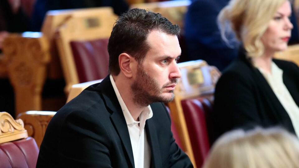 SLUTTER: Helge André Njåstad får kritikk. Han delte sensitiv informasjon som skulle være hemmelig. Nå slutter han i politiske jobber.
