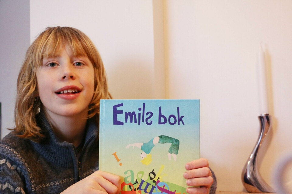 BOK: 12 år gamle Emil Høye Hammerlin har skrevet bok om dysleksi.