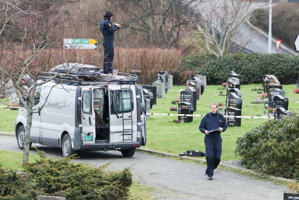 ANGREP: En kvinne ble angrepet med øks tirsdag. Onsdag døde hun av skadene. Det melder politiet.