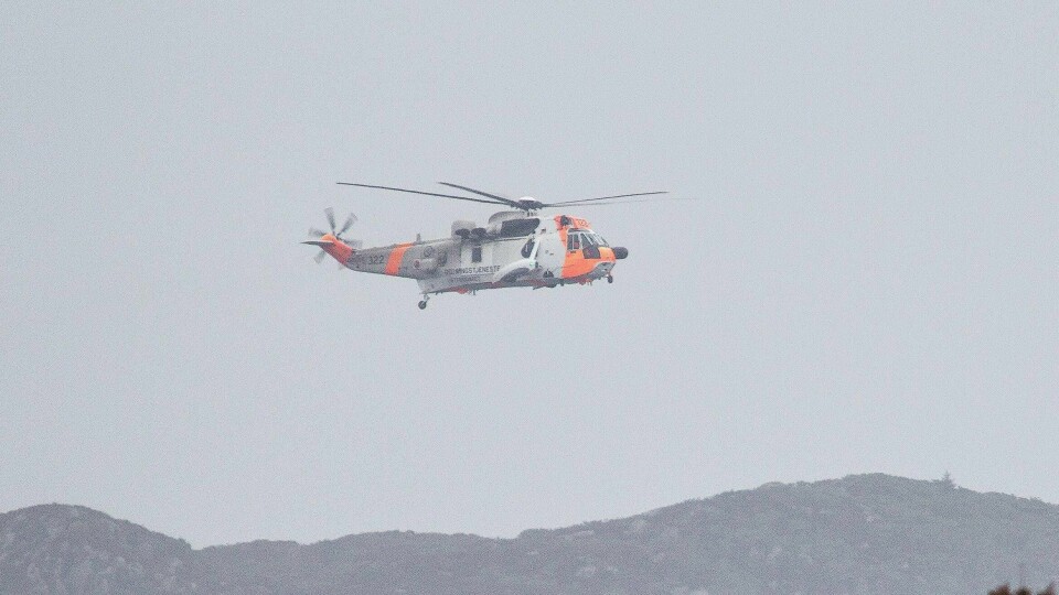 SØKTE: Et Sea King-helikopter fant helikopteret som hadde styrtet. Det skjedde natt til mandag. Bildet er fra en annen redning.