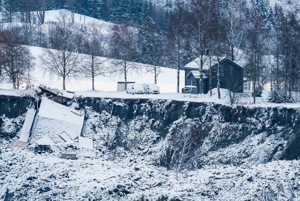 RAS: Det er enorme ødeleggelser i Gjerdrum. Et leirskred tok med seg ni hus natt til onsdag. Fire er funnet døde lørdag kveld.