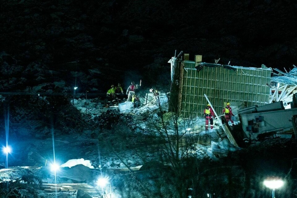 SØK: Redningsfolk jobbet i skredet gjennom natta. Tre personer er fortsatt savnet i Gjerdrum.