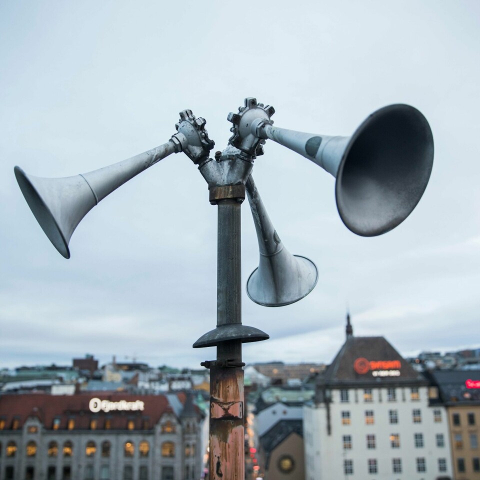 TEST: Sivil-forsvaret skal teste disse i dag. Det er for å være sikre på at de vil virke i en krise. Klokka 12 spiller de av signalet om at folk må søke informasjon for å høre en viktig melding.
