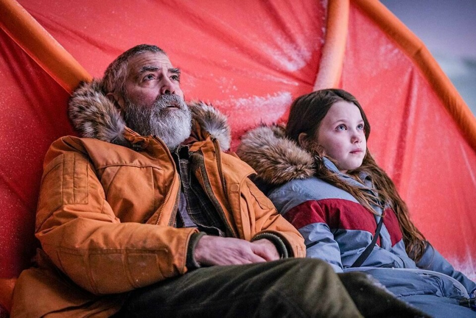 FILM: George Clooney spiller sammen med Caoilinn Springall i filmen «Midnight Sky».