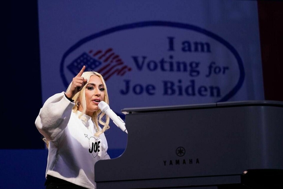 SYNGER: Lady Gaga har flere ganger opptrådt for Joe Biden. Hun synger nasjonal-sangen under seremonien onsdag.