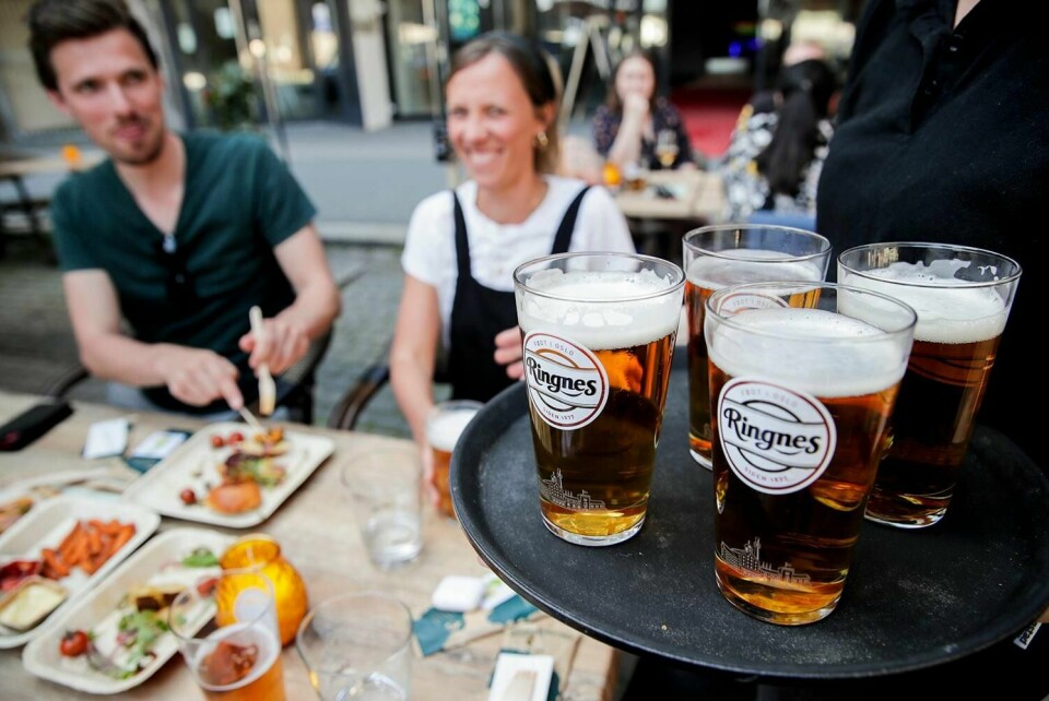ØL: Helsebyråden i Oslo håper det ikke blir altfor lenge til folk kan ta seg en øl ute igjen.