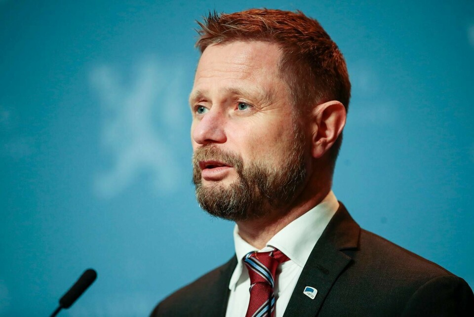 TILTAK: Helseminister Bent Høie vil ha strengere tiltak for å stanse smitten med det endrede korona-viruset. Tiltakene kan komme fredag kveld.