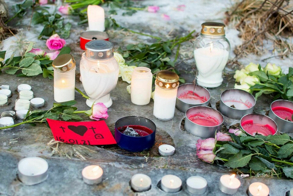 LYS: Folk har tent lys for de fem som døde i brannen i Vesterålen. På kort tid er svært mange mennesker døde i Norge i ulykker eller naturkatastrofer.