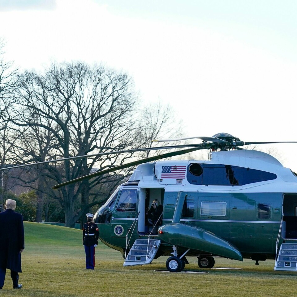 REISER: President Donald Trumps tid i Det hvite hus er forbi. Her drar han sammen med kona Melania.