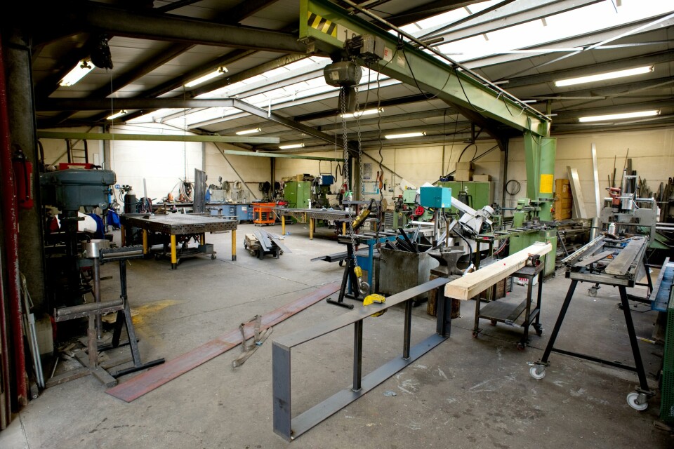 INDUSTRI: Norsk industri har behov for mye folk fra utlandet. Det vil være krise om grensa er stengt i mer enn to uker, sier næringen. Bildet er av et industrilokale uten folk.