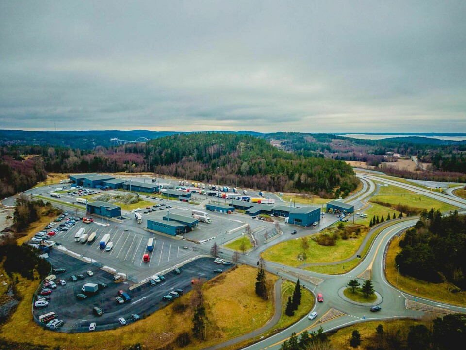 TEST: Kun et fåtall svinger inn til test-stasjon på Svinesund når de kommer fra Sverige.