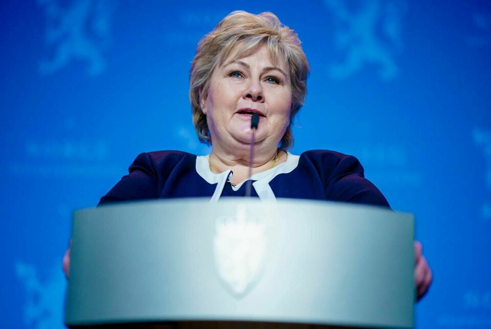 REGLER: Statsminister Erna Solberg har sagt at vi skal slippe strenge regler når smitten synker. Nå må hun si noe mer om når det kan skje. Det trenger vi.
