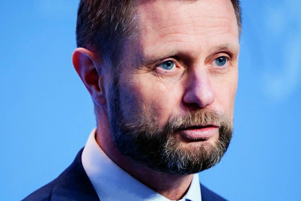 KLEM: Snart kan beboere på sykehjem få klem igjen, sier helseminister Bent Høie.