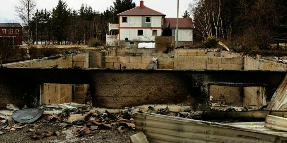 NEDBRENT:Brannene i Lærdal og Flatanger vil koste mye i erstatninger. Finans Norge tror det vil koste 350 millioner kroner. Her er et nedbrent hus i Flatanger.