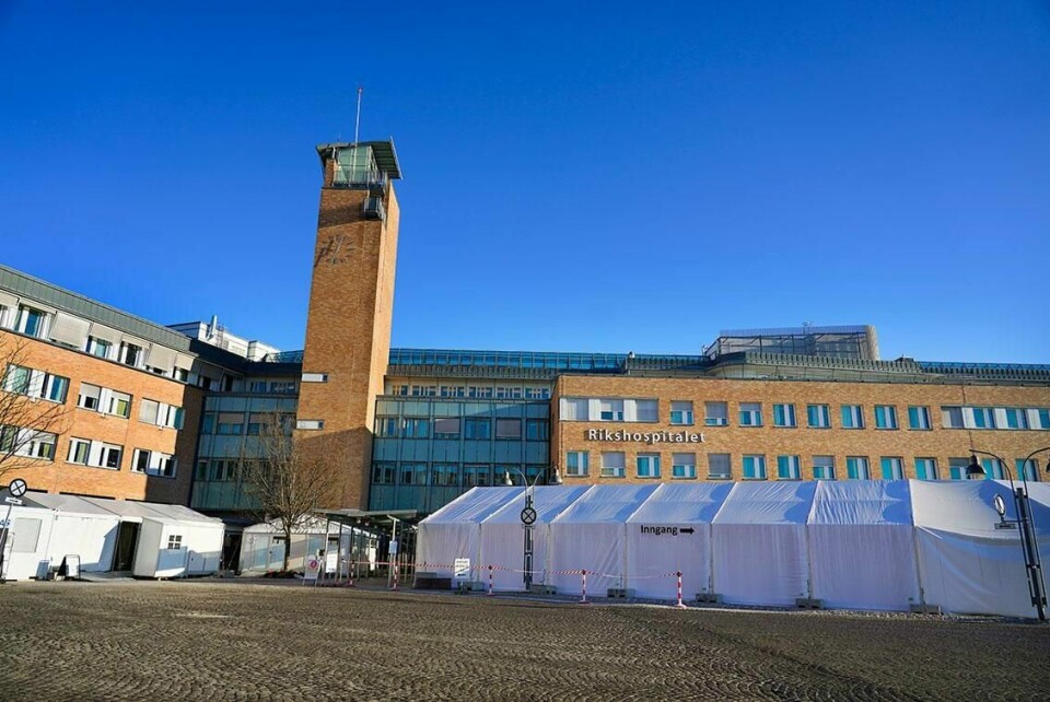 INNLAGT: Tre personer er innlagt på Rikshospitalet med blodpropp. De ble alvorlig syke etter å ha fått vaksinen fra AstraZeneca.