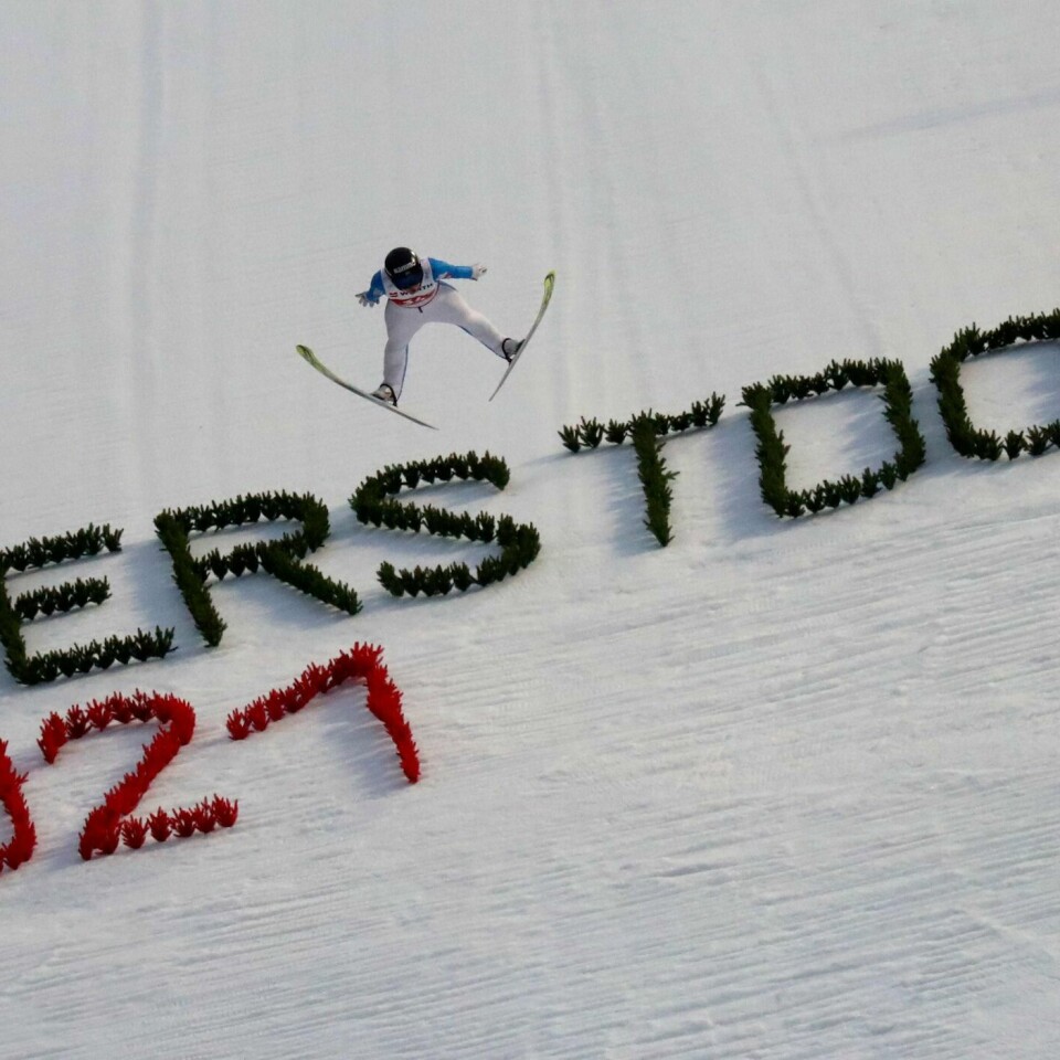 STOR BAKKE: Maren Lundby hoppet i stor bakke i VM – og vant. Rennet var historisk.