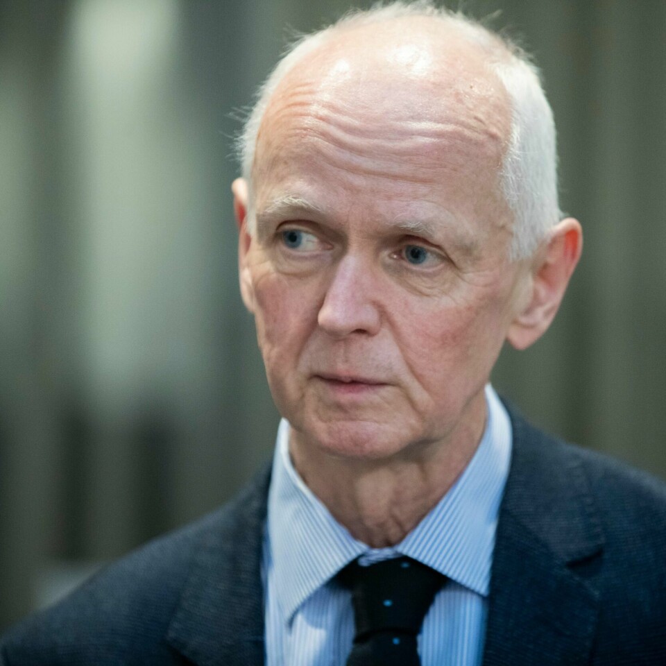 ENDRER: FHI vil endre fordelingen av vaksine mot korona. Det sier Geir Bukholm. Han er smittevern-direktør.