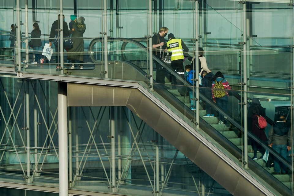 GARDERMOEN: 35 syriske asylsøkere kom til Gardermoen onsdag ettermiddag. De hadde reist fra Moria-leieren i Hellas.