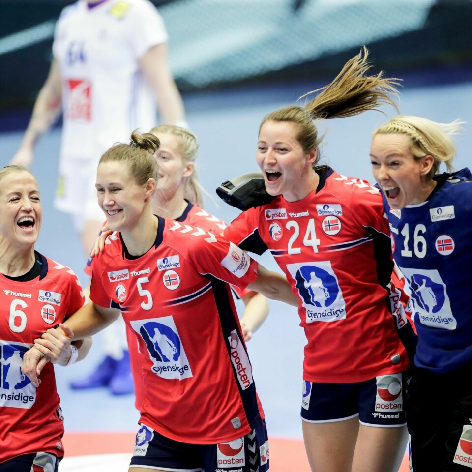 JUBLET: Heidi Løke, Marit Malm Frafjord, Sanna Solberg, Katrine Lunde og Emilie Hegh Arntzen håper de kan juble i helgen. Da skal de prøve å vinne en plass i OL i sommer.
