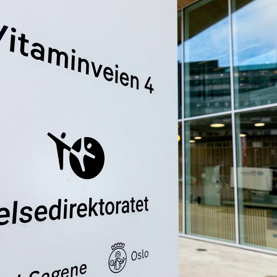 FÆRRE: Det er færre korona-syke som trenger hjelp til å puste. Det er også færre som trenger intensiv-behandling. Det viser oversikten til Helse-direktoratet.