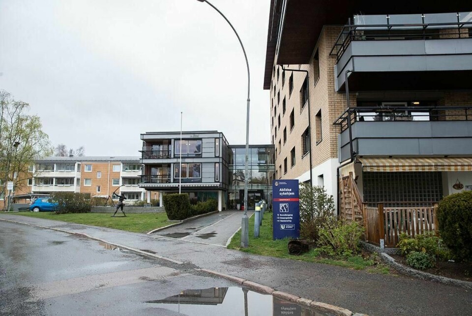 BESØK: Det har vært forbud mot besøk på norske sykehjem siden 12. mars.