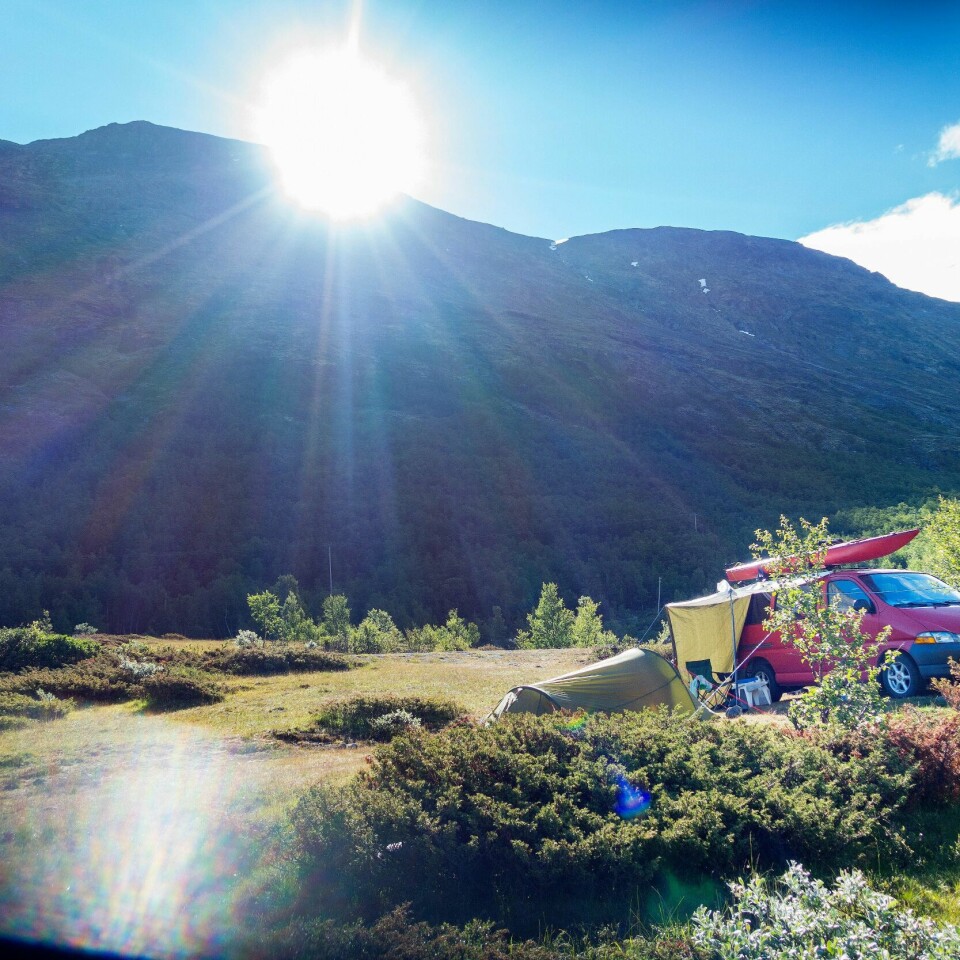TRYGT: Norske myndigheter sier folk kan legge planer for en ferie i Norge. Rådene for sommerferien kommer fredag.