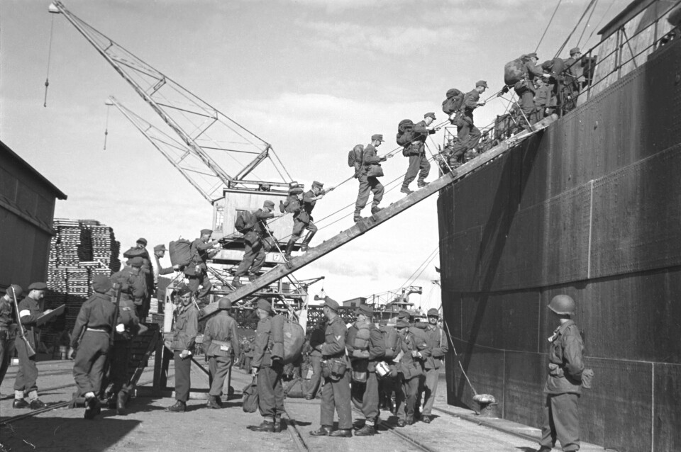 Drammen 19450721. Frigjøringen. Tyske soldater går ombord i skip som skal føre dem til Tyskland etter frigjøringen 1945.Foto: NTB arkiv / Scanpix Drammen 19450721. Frigjøringen. Tyske soldater går ombord i skip som skal føre dem til Tyskland etter frigjøringen 1945.
Foto: NTB arkiv / Scanpix