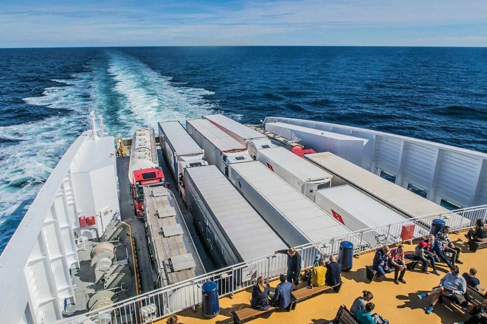 DANMARK: Bildet viser en ferge full av trailere. Mandag kunne folk fra Norge igjen ta ferge til Danmark.