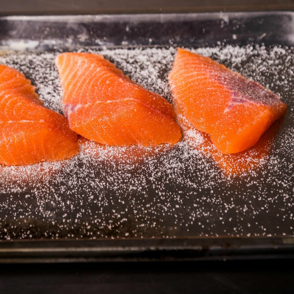 VANSKER: Norsk laks er ikke årsaken til at det er blitt mer korona-smitte i Kina igjen. Men det er likevel vansker med å få levert fisken i Kina.