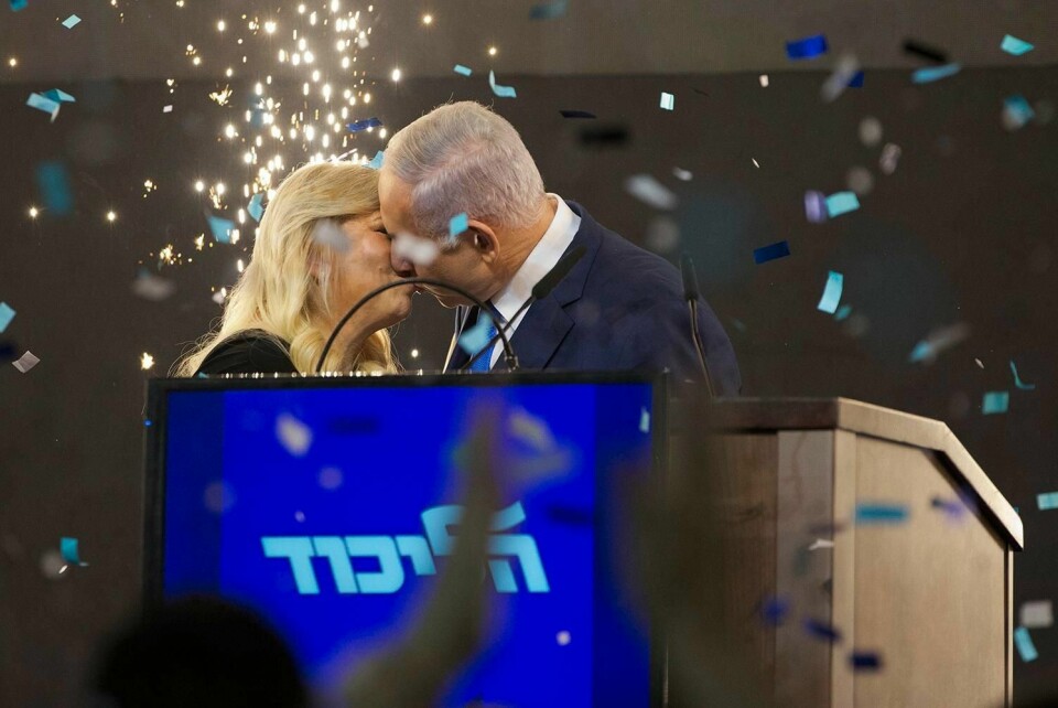 VINNER: Statsminister Benjamin Netanyahu i Israel får fortsette. Partiet hans og samarbeids-partier får flertall etter valget tirsdag.