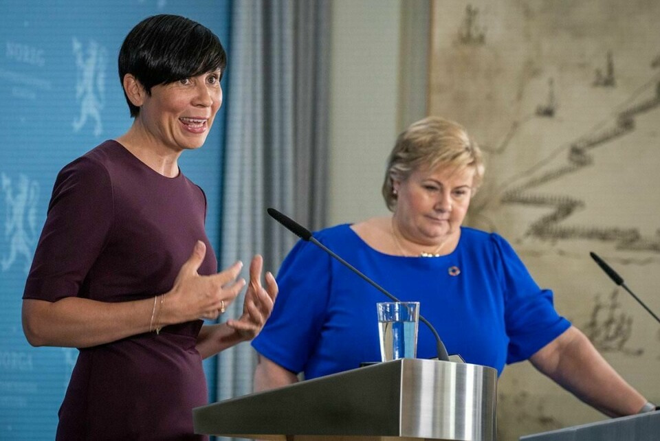REISE: Statsminister Erna Solberg (til høyre) og Ine Eriksen Søreide skal holde en presse-konferanse torsdag. Da skal de si hvilke regler for reise som gjelder framover.