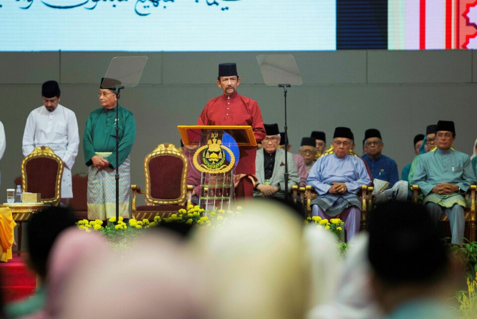 STRAFF: Sultanen av Brunei har endret loven. Hassanal Bolkiah innfører strenge sharia-lover. Folk kan steines til døde for å være homofile.
