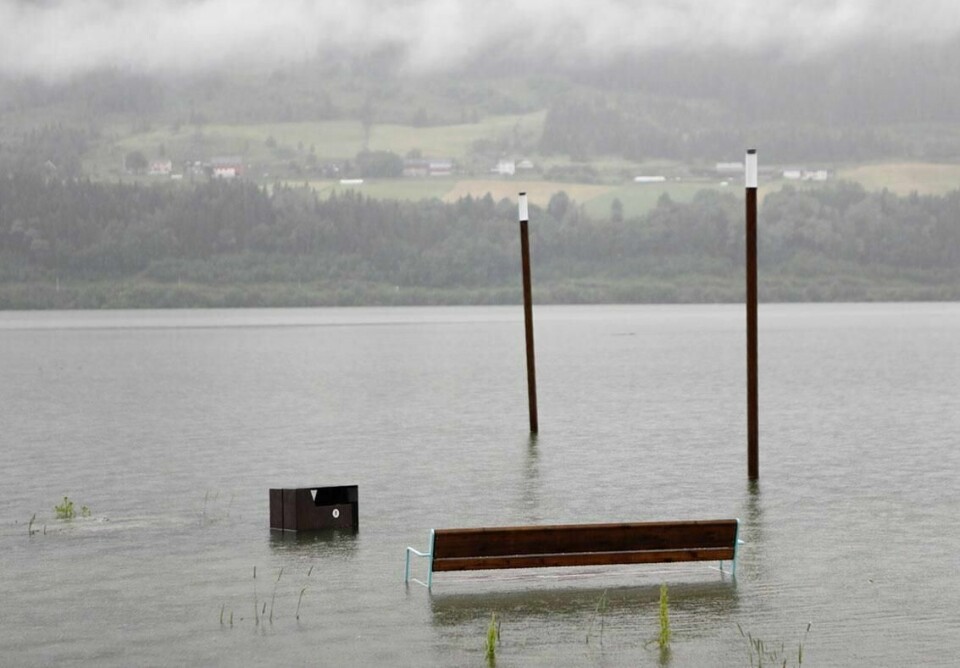 HØYT: Vannet står høyt blant annet i Gudbrandsdalslågen. Det er fare for flom i flere elver.