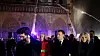 Bildet viser president Emmanuel Macron utenfor Notre-Dame.