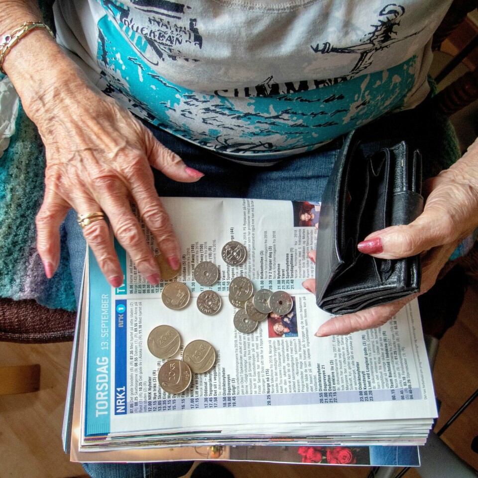 Mo i Rana 20180913.
Eldre dame med mynter og lommebok.
Foto: Gorm Kallestad / NTB scanpix