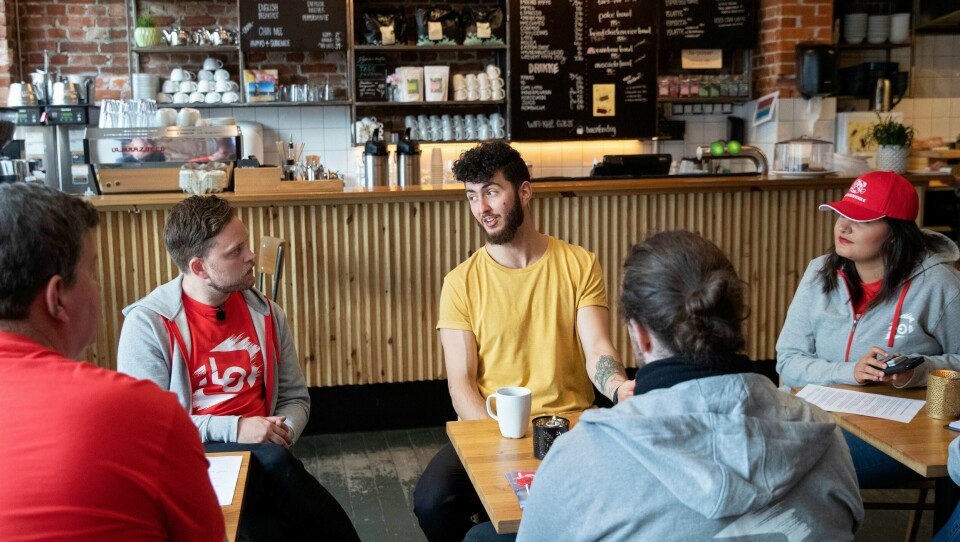 BESØK: LOs sommerpatrulje besøkte utestedet Kulturhuset i Oslo. Dette er patruljens første besøk i år. LOs folk skal snakke med ungdommer som jobber.