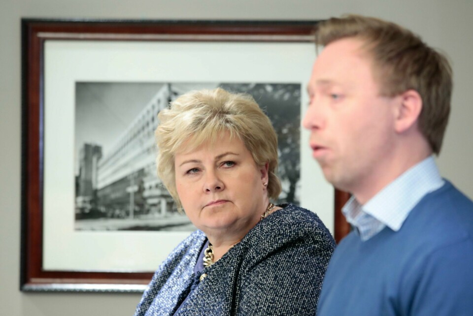 BEKLAGER: Ledelsen i Høyre beklager at de ikke har tatt varsler alvorlig nok. Leder Erna Solberg hadde pressekonferanse søndag kveld med generalsekretær John-Ragnar Aarset.