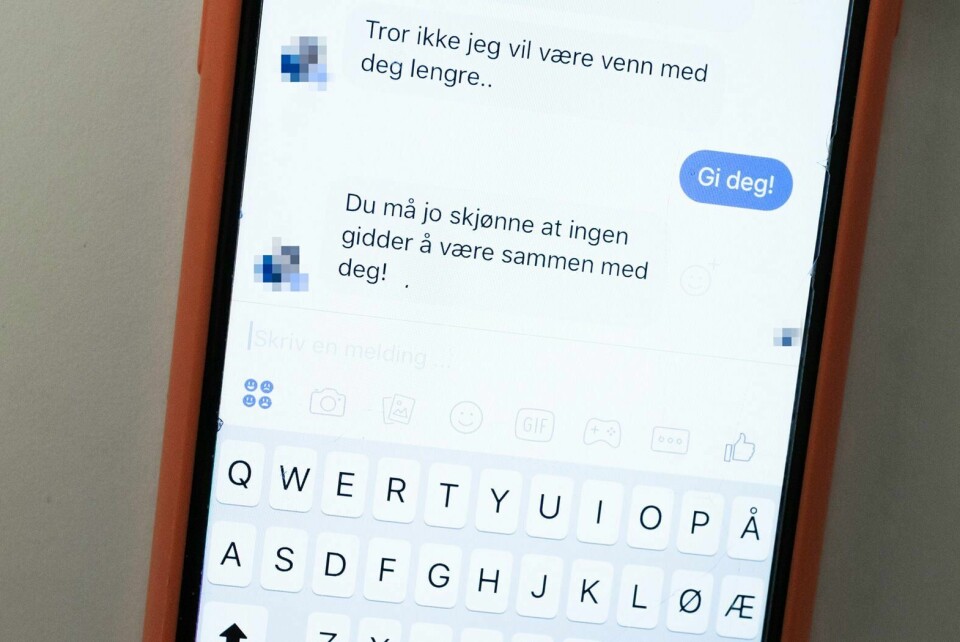 MOBBING: Mye mobbing foregår på telefon, på datamaskiner, på apper, på sosiale medier.