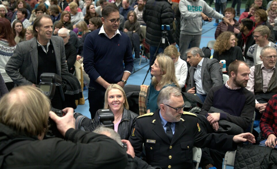 MØTE: Bydelen Holmlia var samlet til folkemøte tirsdag kveld. De skulle snakke om kriminalitet og framtida til bydelen. Justisminister Sylvi Listhaug var med på møtet.
